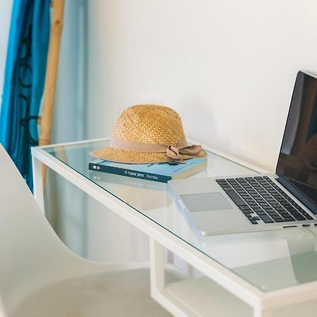 4 Bedroom Apartment On The Beach Тел Авив Екстериор снимка
