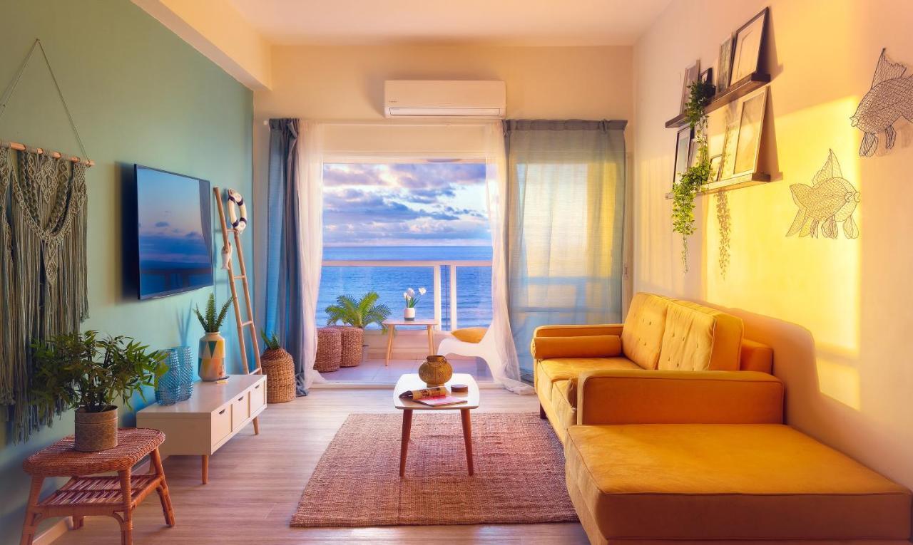 4 Bedroom Apartment On The Beach Тел Авив Екстериор снимка
