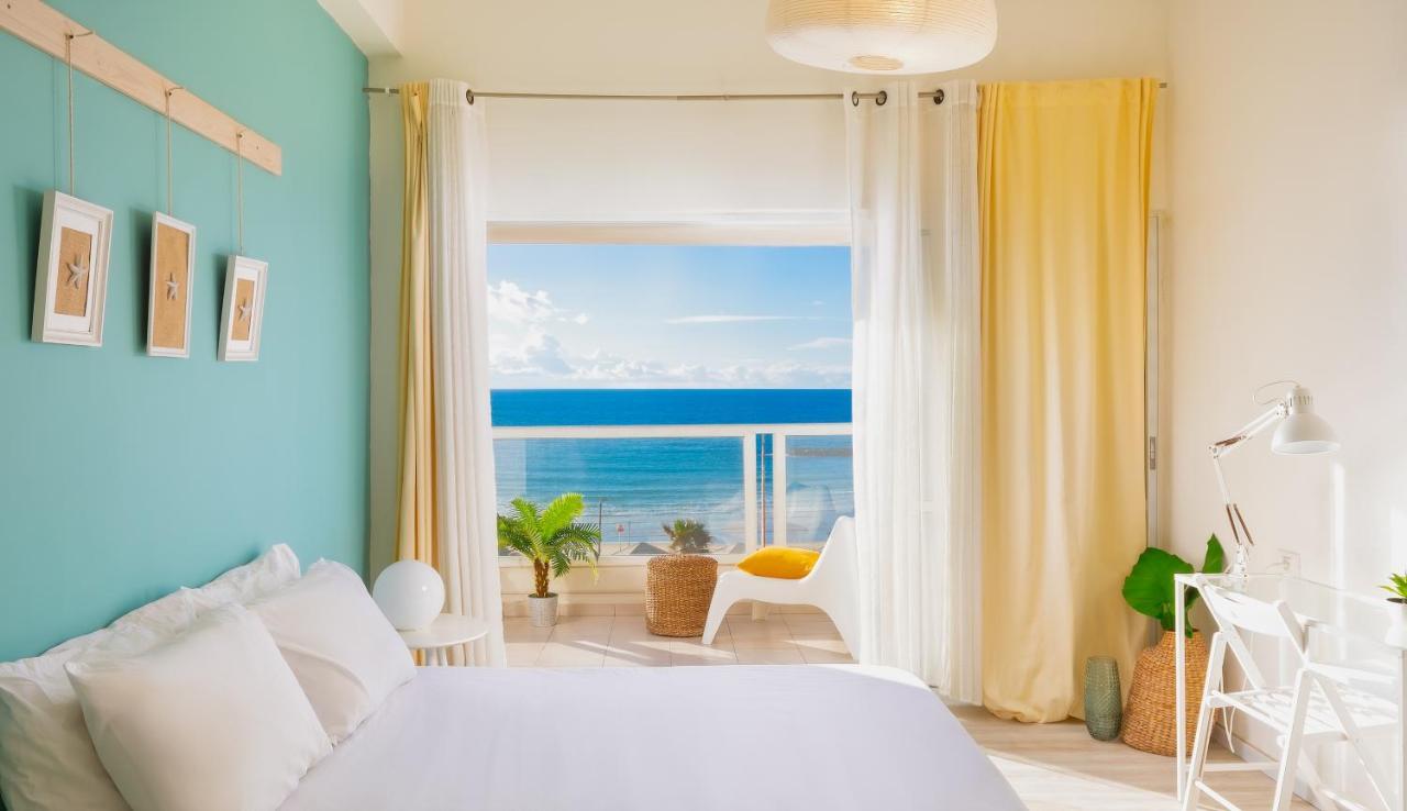 4 Bedroom Apartment On The Beach Тел Авив Екстериор снимка