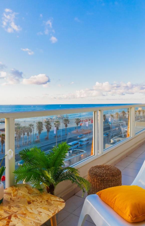 4 Bedroom Apartment On The Beach Тел Авив Екстериор снимка