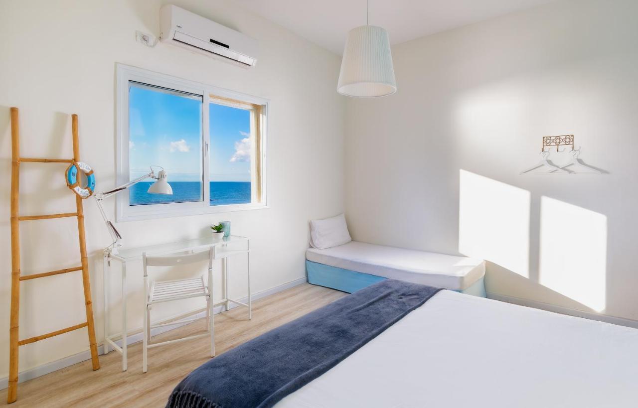 4 Bedroom Apartment On The Beach Тел Авив Екстериор снимка