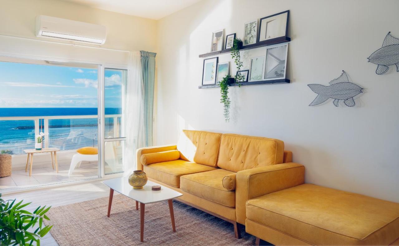 4 Bedroom Apartment On The Beach Тел Авив Екстериор снимка