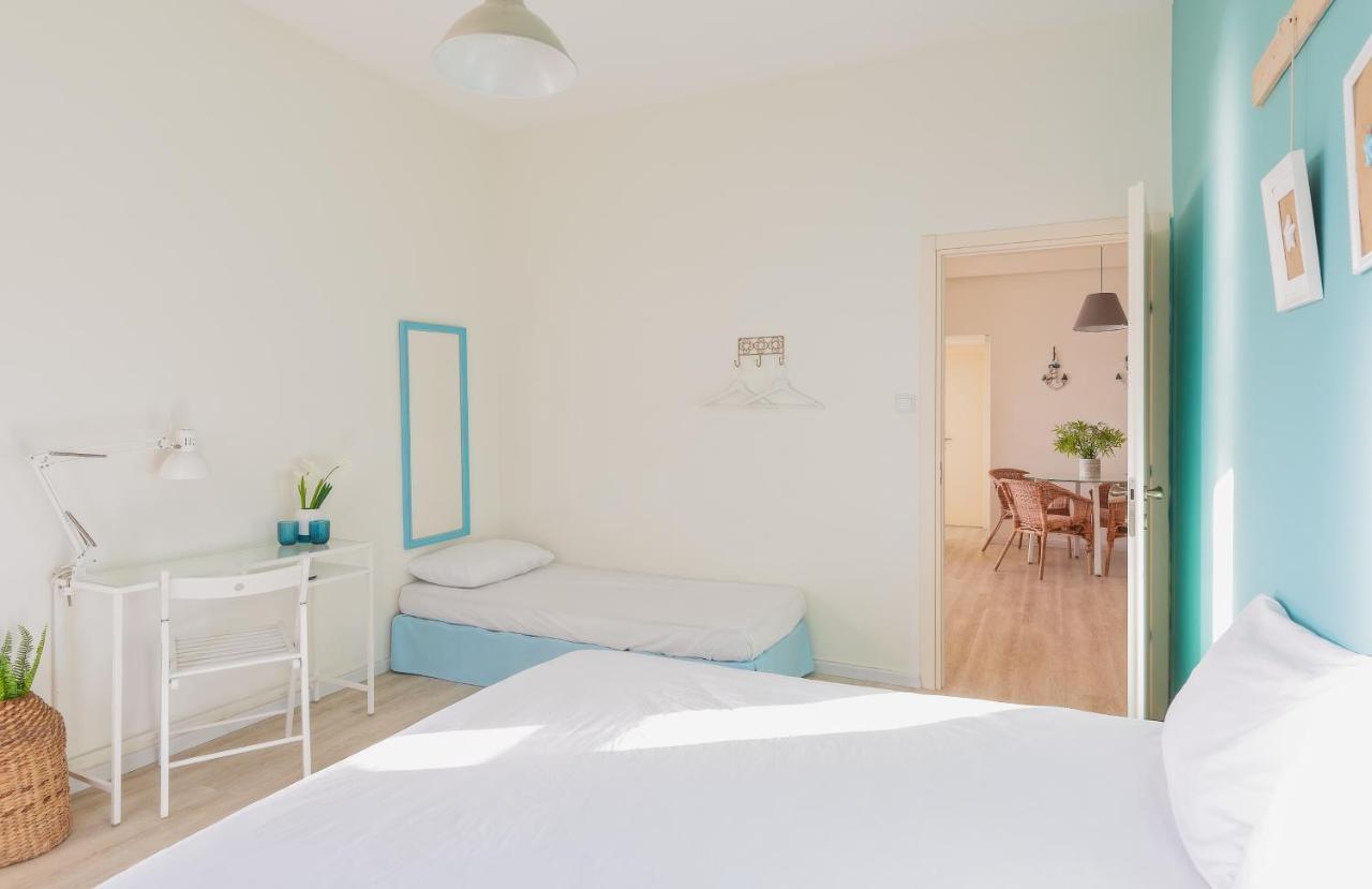 4 Bedroom Apartment On The Beach Тел Авив Екстериор снимка